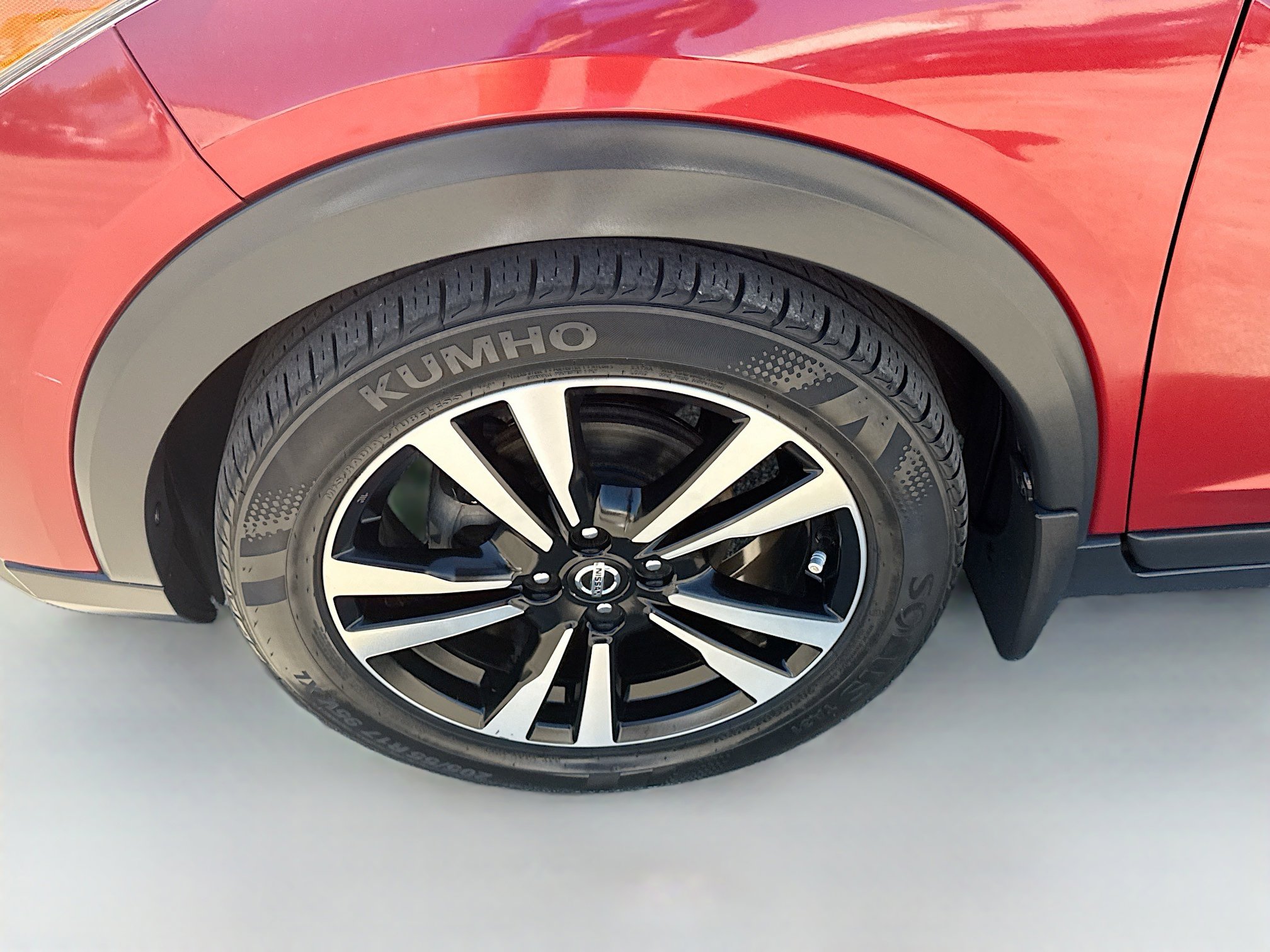 Used 2019 Nissan Kicks SR w/ Exterior Package image 35