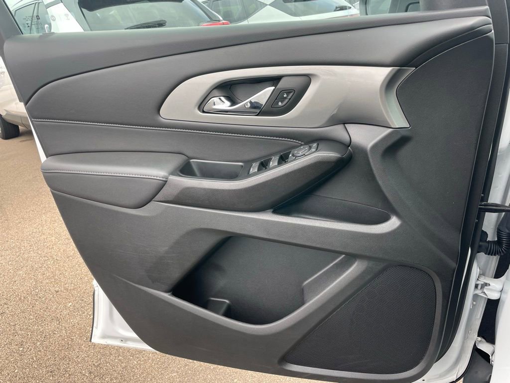 Used 2023 Chevrolet Traverse LT image 50