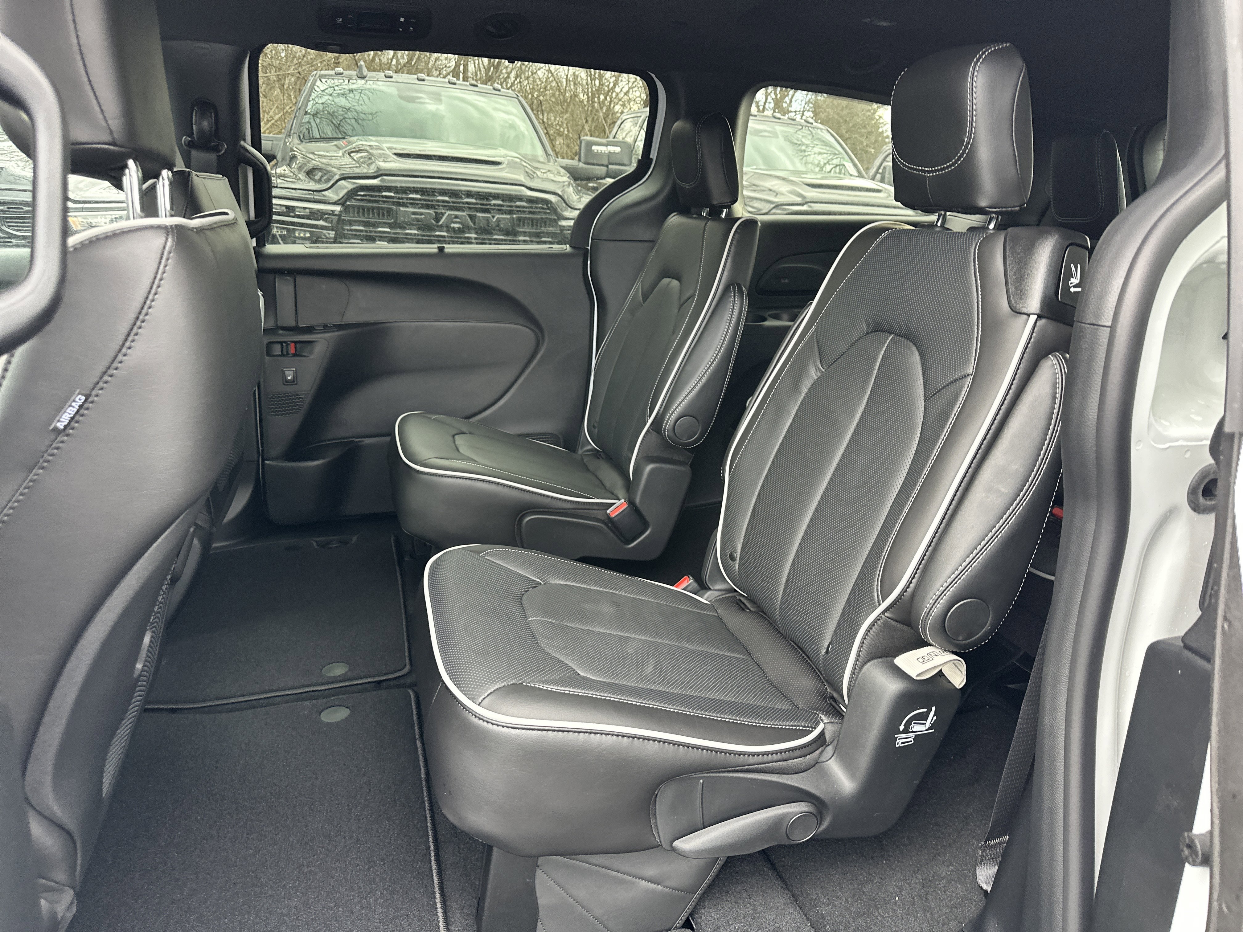 New 2026 Chrysler Pacifica Limited w/ S Appearance Package FWD image 30