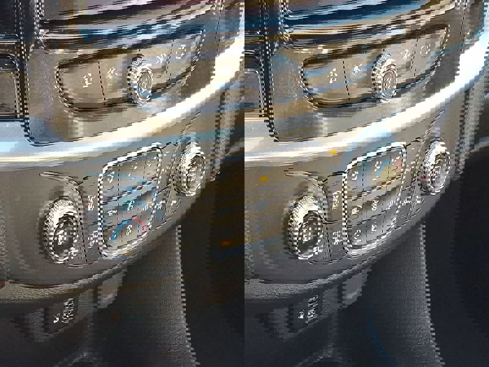 Used 2023 Chevrolet Traverse RS image 24