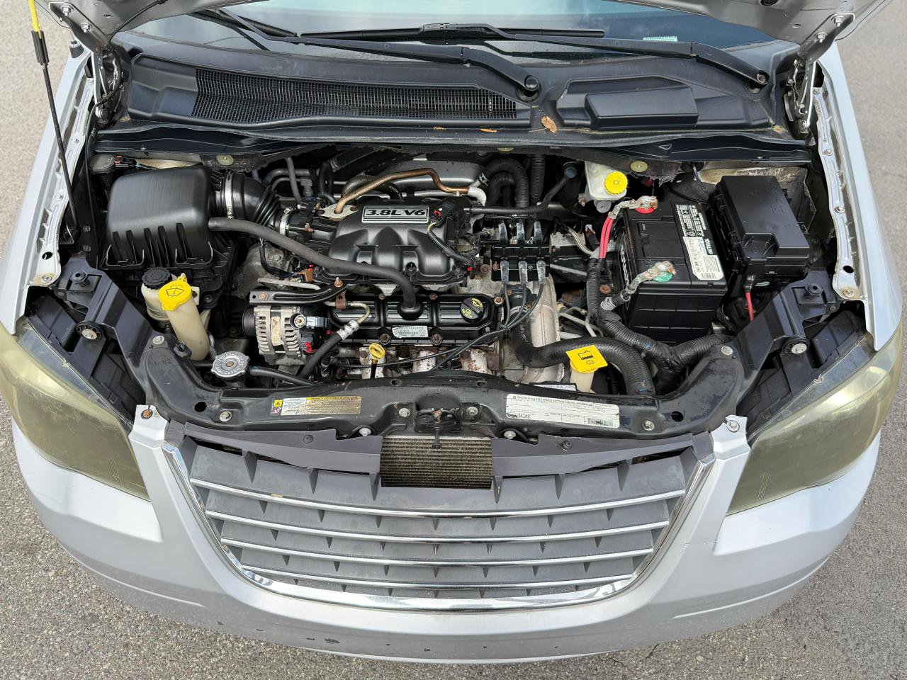 Used 2010 Chrysler Town & Country Touring FWD image 16