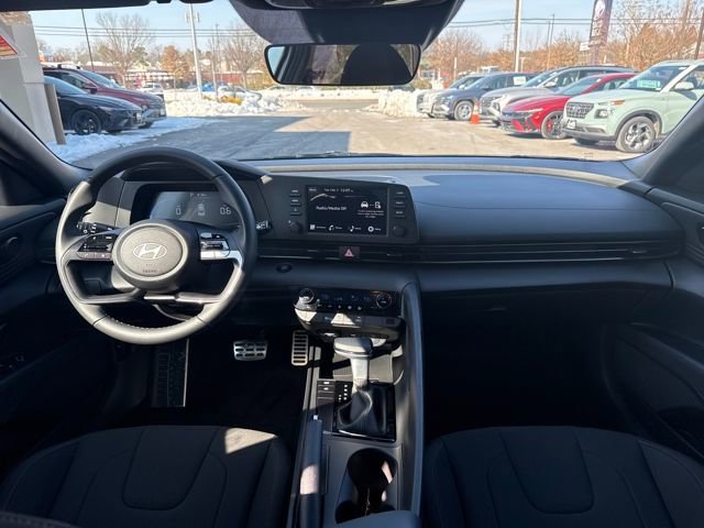 Certified 2025 Hyundai Elantra Sport image 12