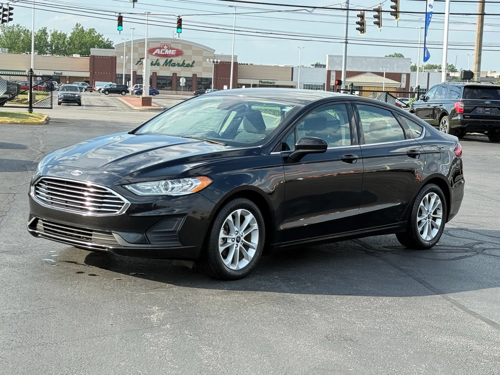 Used 2020 Ford Fusion SE FWD image 8