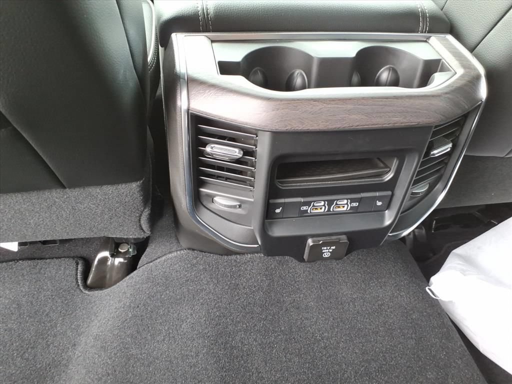 New 2026 RAM 2500 Laramie AWD/4WD image 11