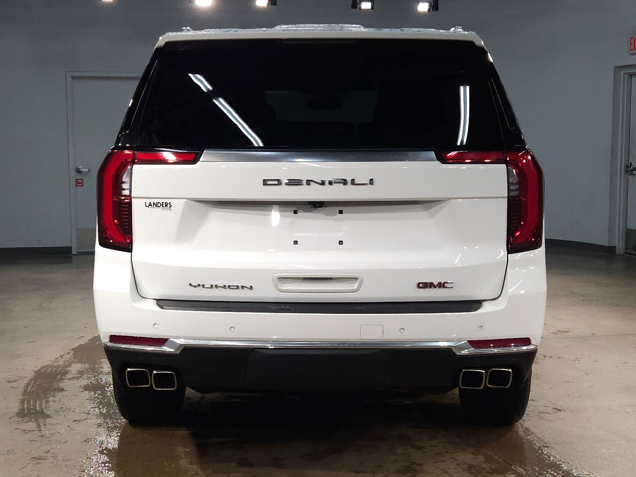 Used 2025 GMC Yukon XL Denali AWD/4WD image 6
