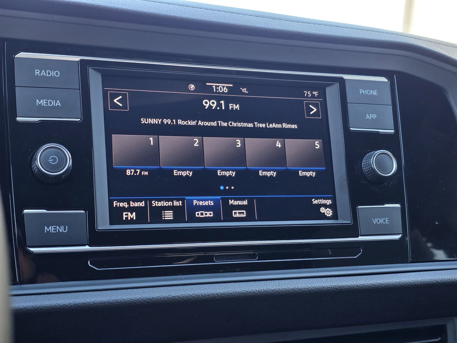 Used 2024 Volkswagen Jetta Sport image 20