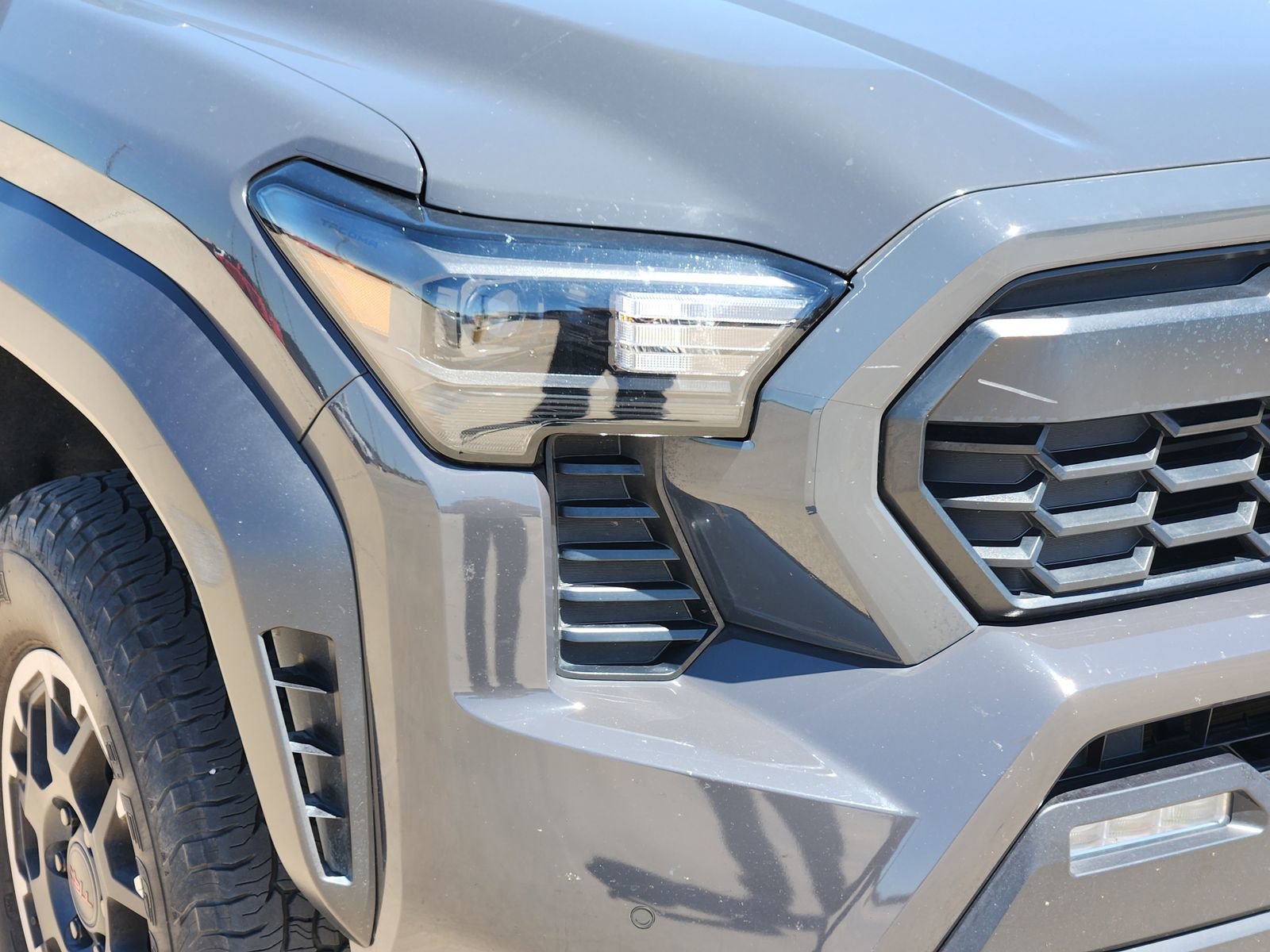 Used 2024 Toyota Tacoma TRD Off-Road w/ TRD Off Road Upgrade Package AWD/4WD image 10