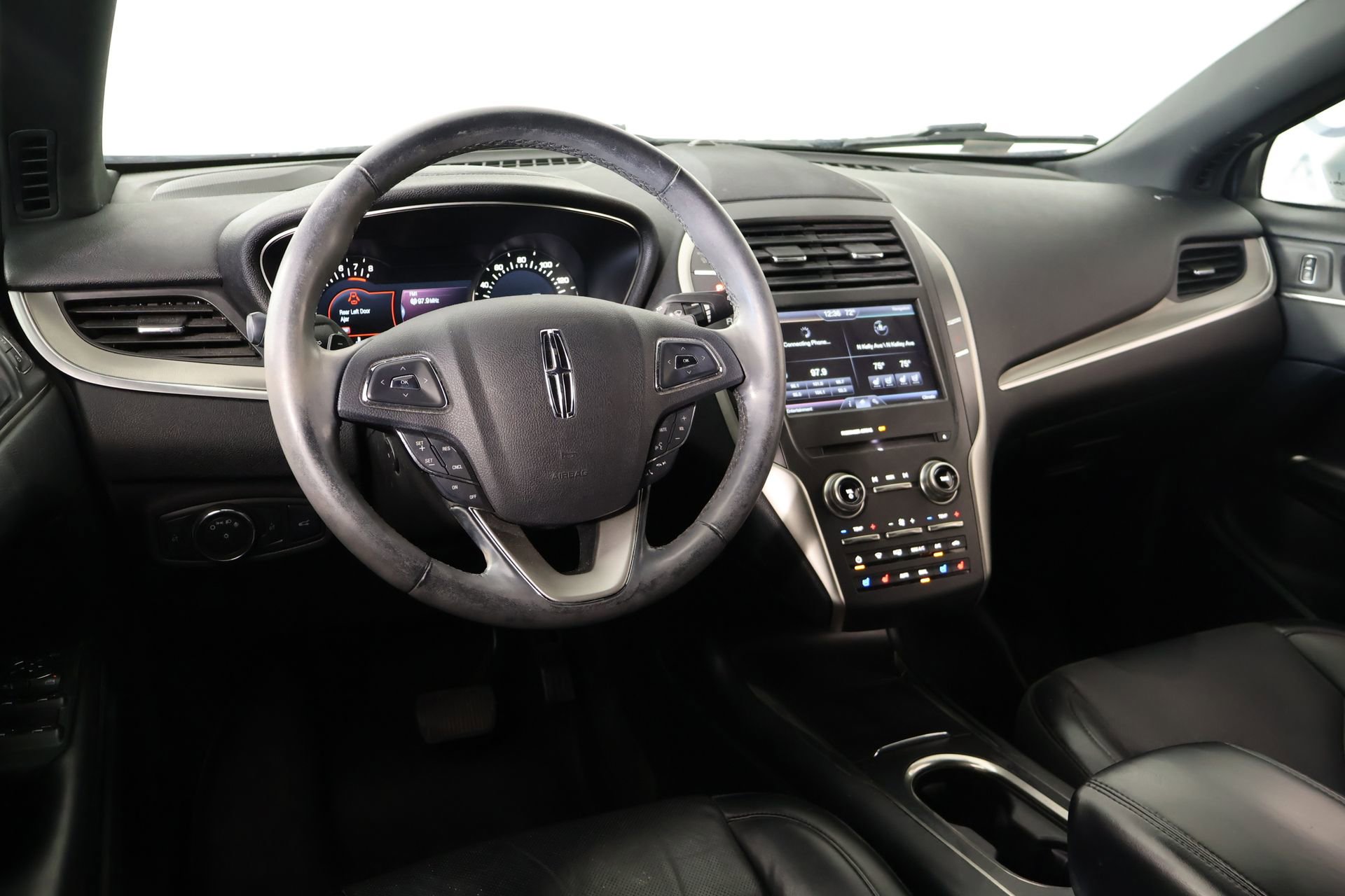 Used 2015 Lincoln MKC FWD w/ Equipment Group 102A Reserve image 2