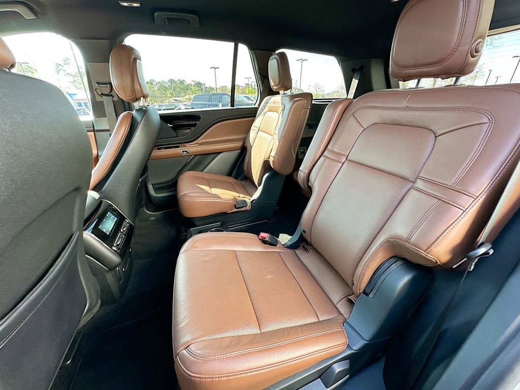 Used 2020 Lincoln Aviator Reserve w/ Elements Package Plus image 4