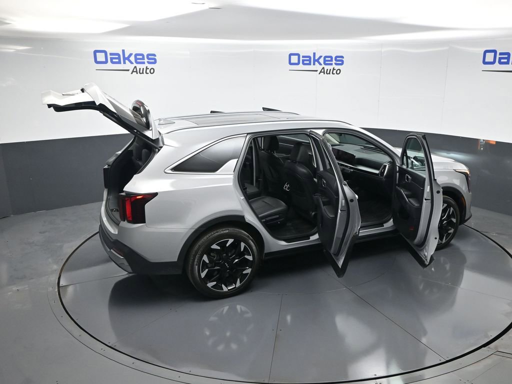 Certified 2024 Kia Sorento EX w/ Panoramic Sunroof Package image 62