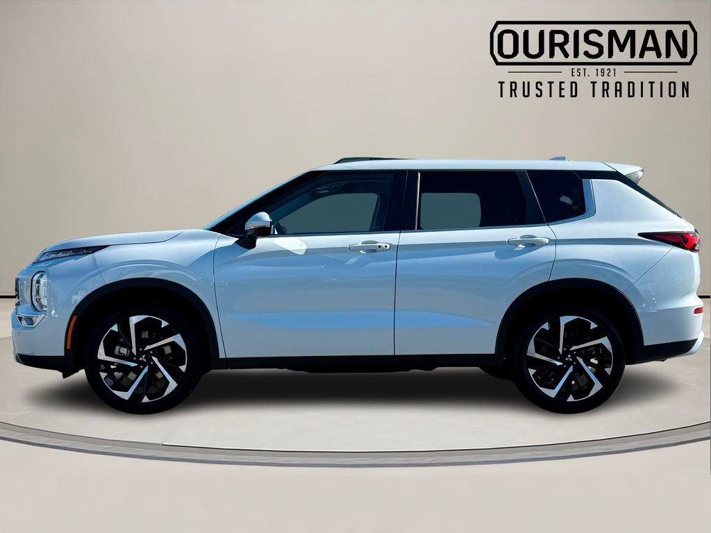 Used 2024 Mitsubishi Outlander SE image 3