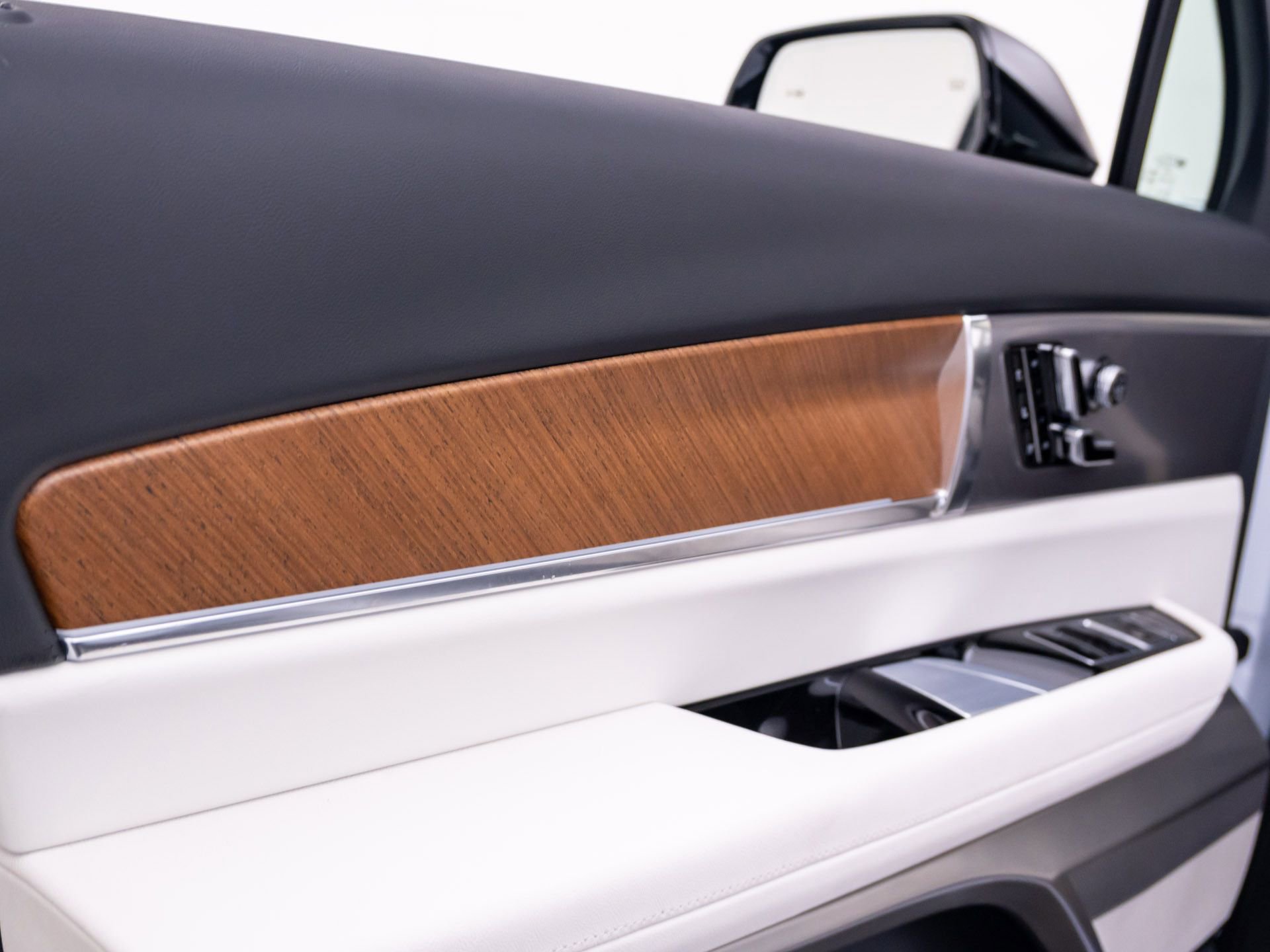 New 2026 Cadillac Vistiq Sport w/ LPO, Floor Liner Package AWD/4WD image 14