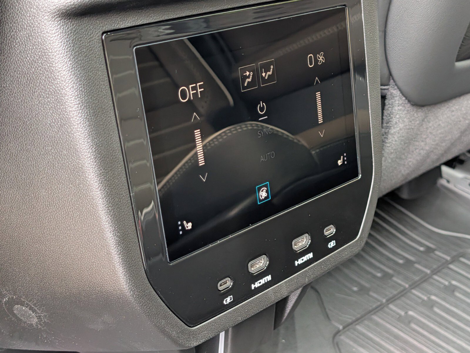 New 2026 GMC Yukon XL Denali Ultimate w/ LPO, Floor Liner Package AWD/4WD image 11