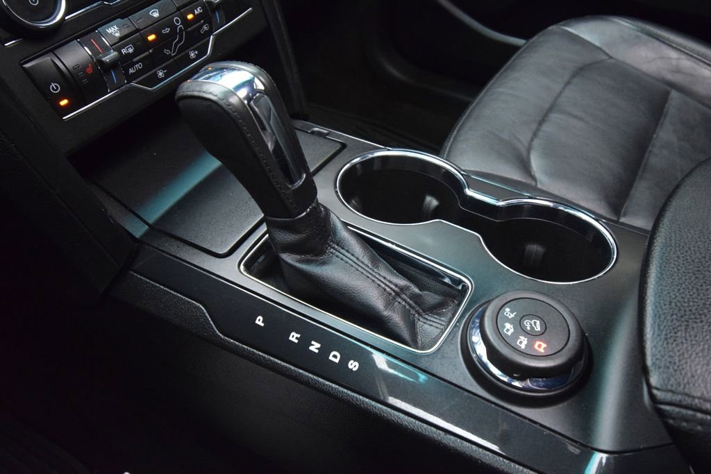 Used 2016 Ford Explorer XLT w/ Equipment Group 202A AWD/4WD image 28