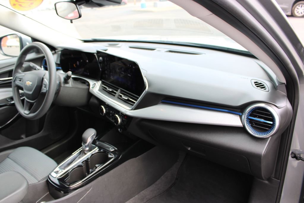 Used 2025 Chevrolet Trax LT image 26
