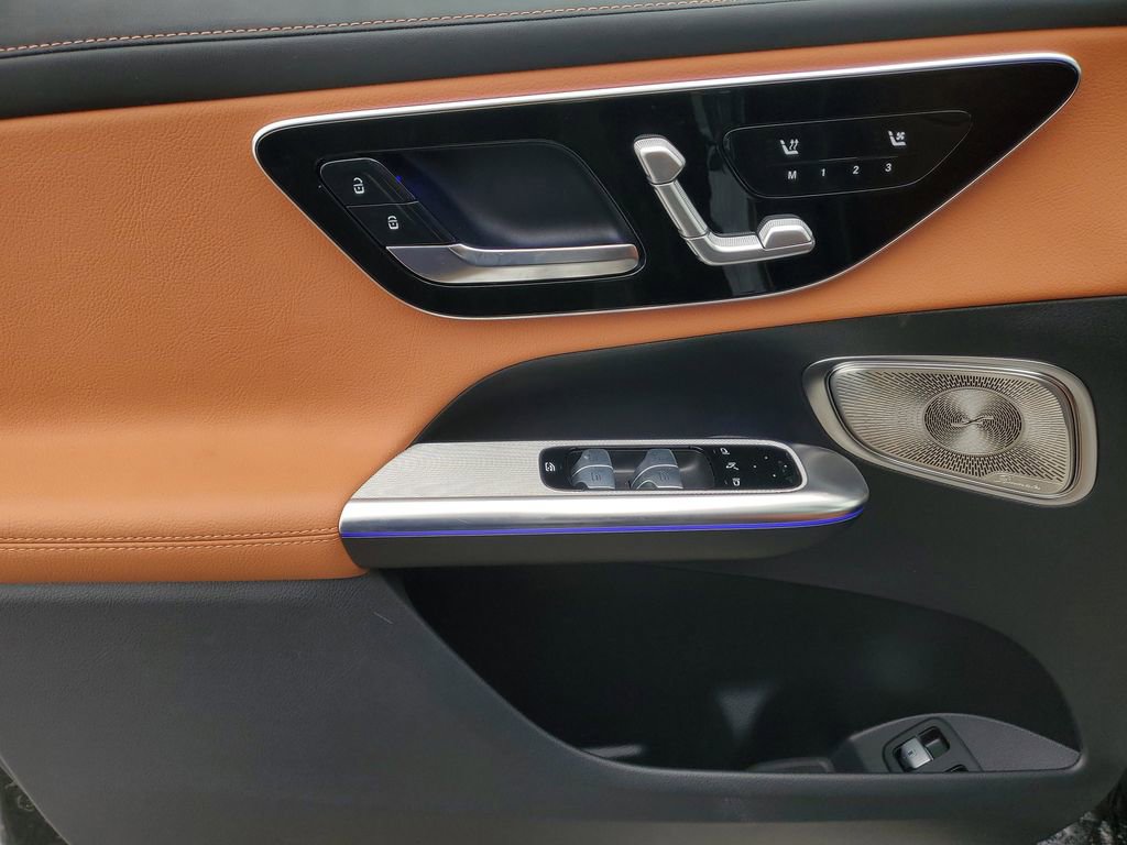 Used 2025 Mercedes-Benz GLC 350e image 12