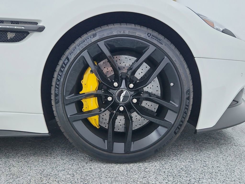 Used 2015 Aston Martin Vanquish Coupe image 58