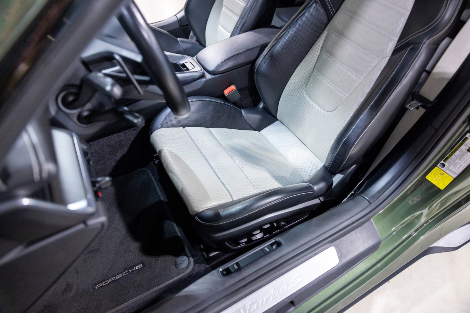 Used 2021 Porsche 911 Turbo S image 38