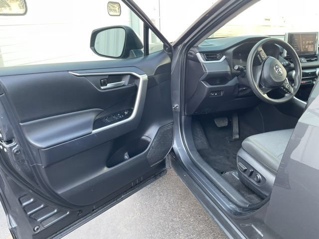 Used 2025 Toyota RAV4 XLE AWD/4WD image 18