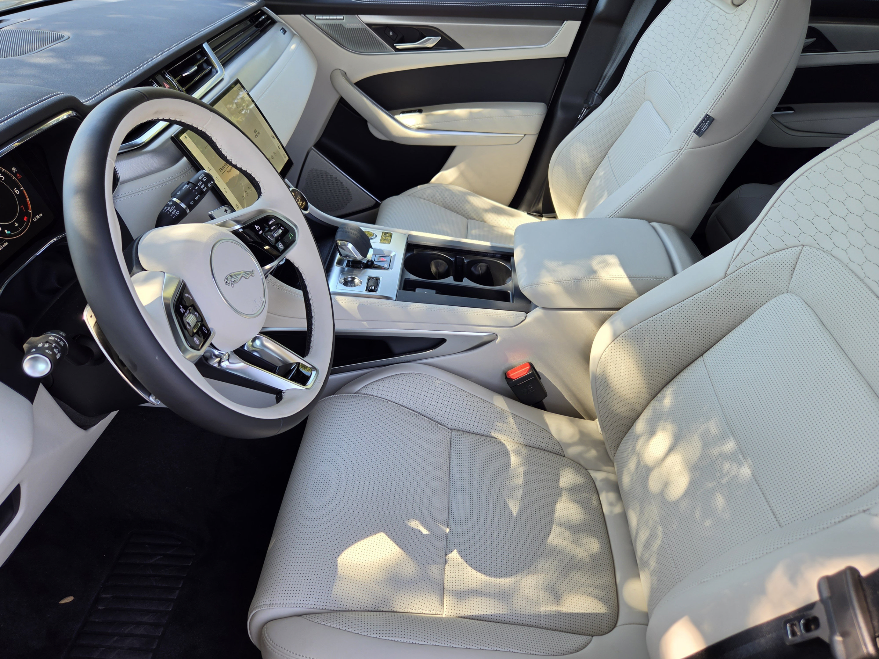 Used 2026 Jaguar F-PACE R-Dynamic S AWD/4WD image 8