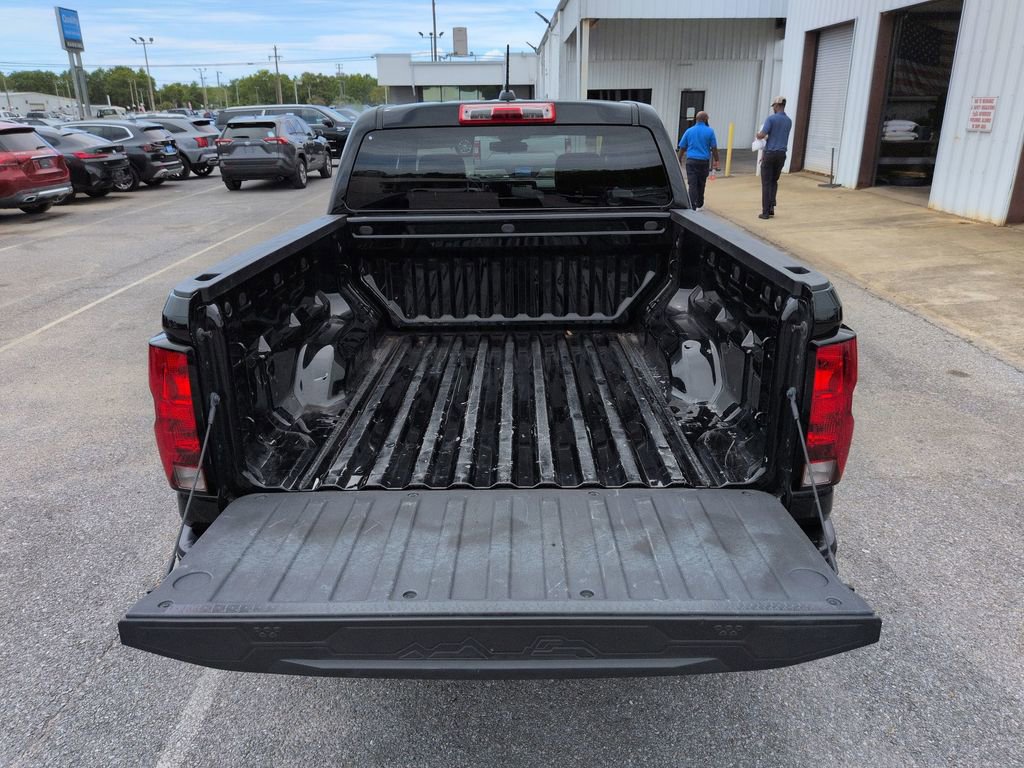 Used 2024 Chevrolet Colorado W/T RWD image 32