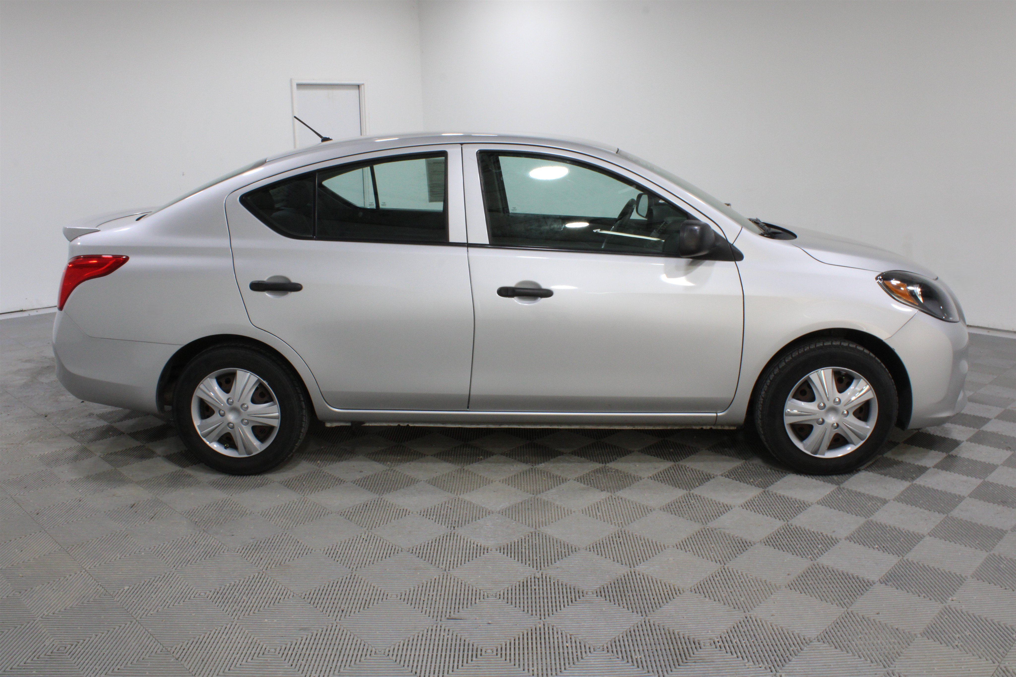 Used 2014 Nissan Versa S Plus FWD image 20