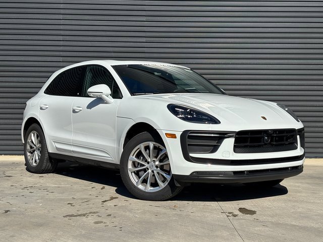 Certified 2025 Porsche Macan image 9