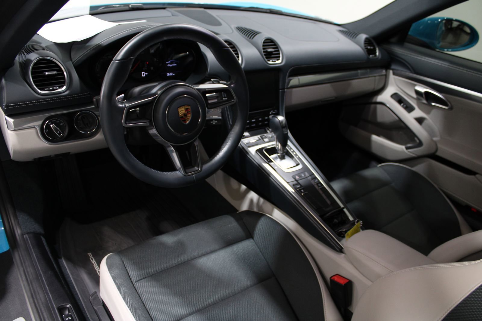 Used 2018 Porsche 718 Cayman image 24