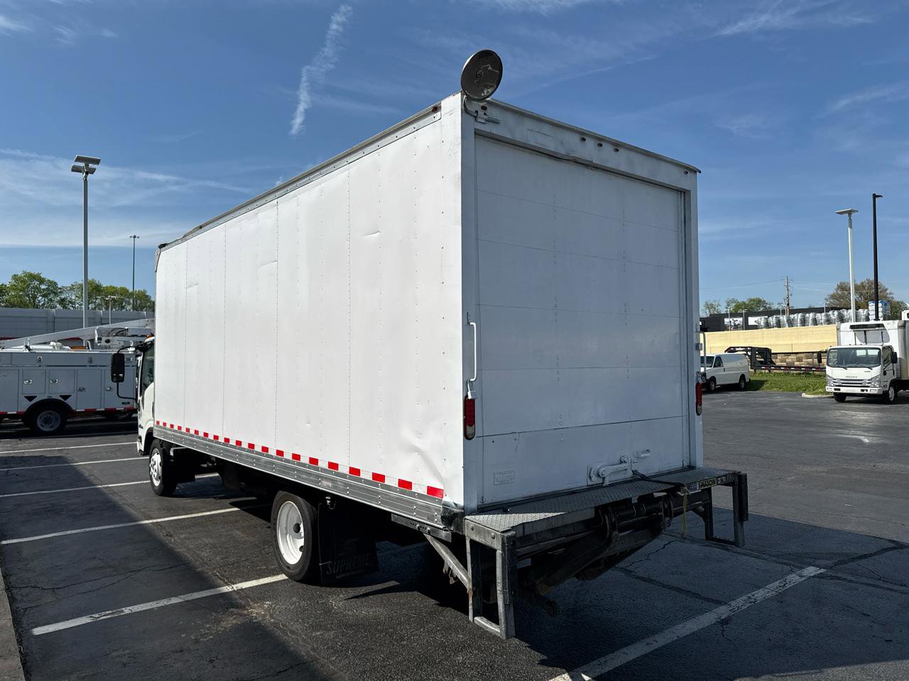 Used 2018 Isuzu NPR RWD image 7
