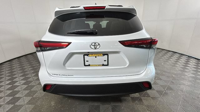 Used 2023 Toyota Highlander L FWD image 3