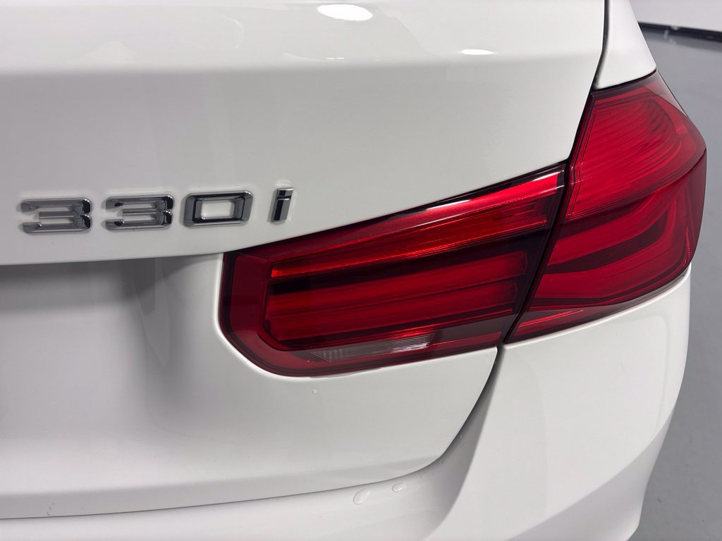 Used 2018 BMW 330i xDrive Sedan w/ Convenience Package AWD/4WD image 7