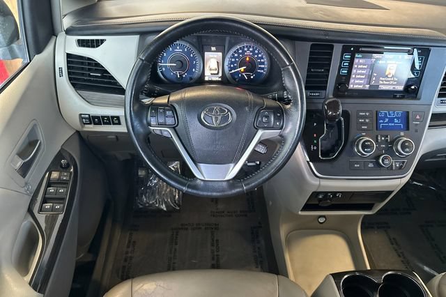 Used 2016 Toyota Sienna XLE w/ XLE Navigation Package FWD image 16