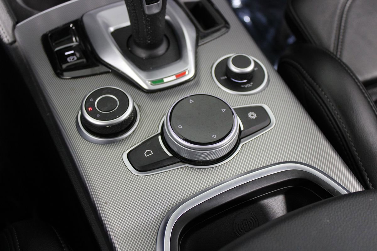 Used 2023 Alfa Romeo Stelvio Veloce image 10