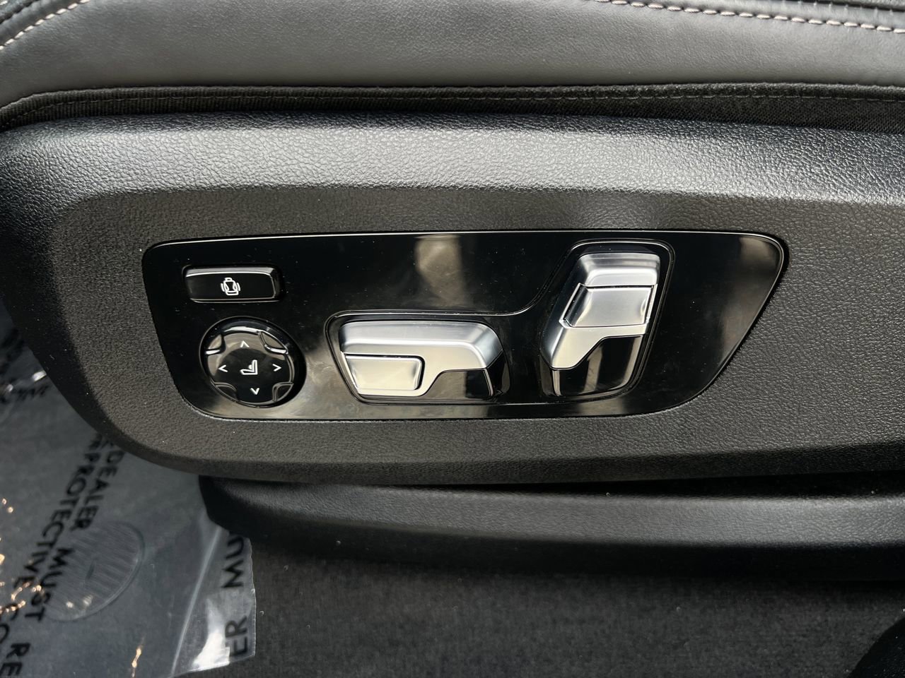 Used 2025 BMW X6 xDrive40i AWD/4WD image 23