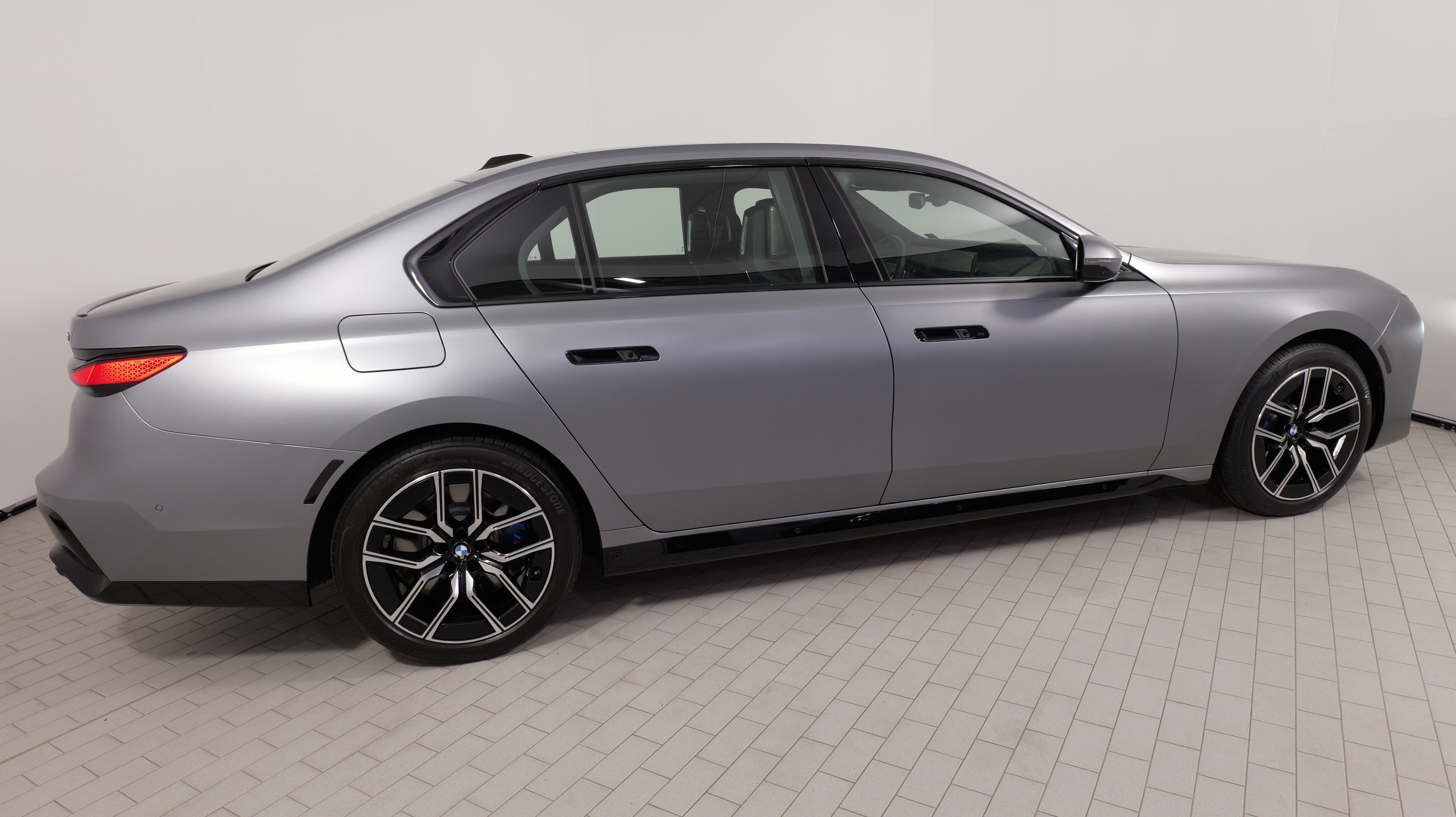 Used 2025 BMW 760i xDrive AWD/4WD image 11
