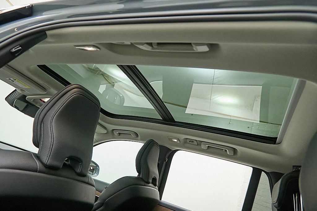 Certified 2023 Volvo XC90 B5 Plus image 24