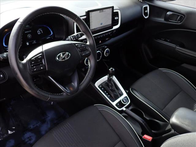 Used 2025 Hyundai Venue Limited FWD image 11