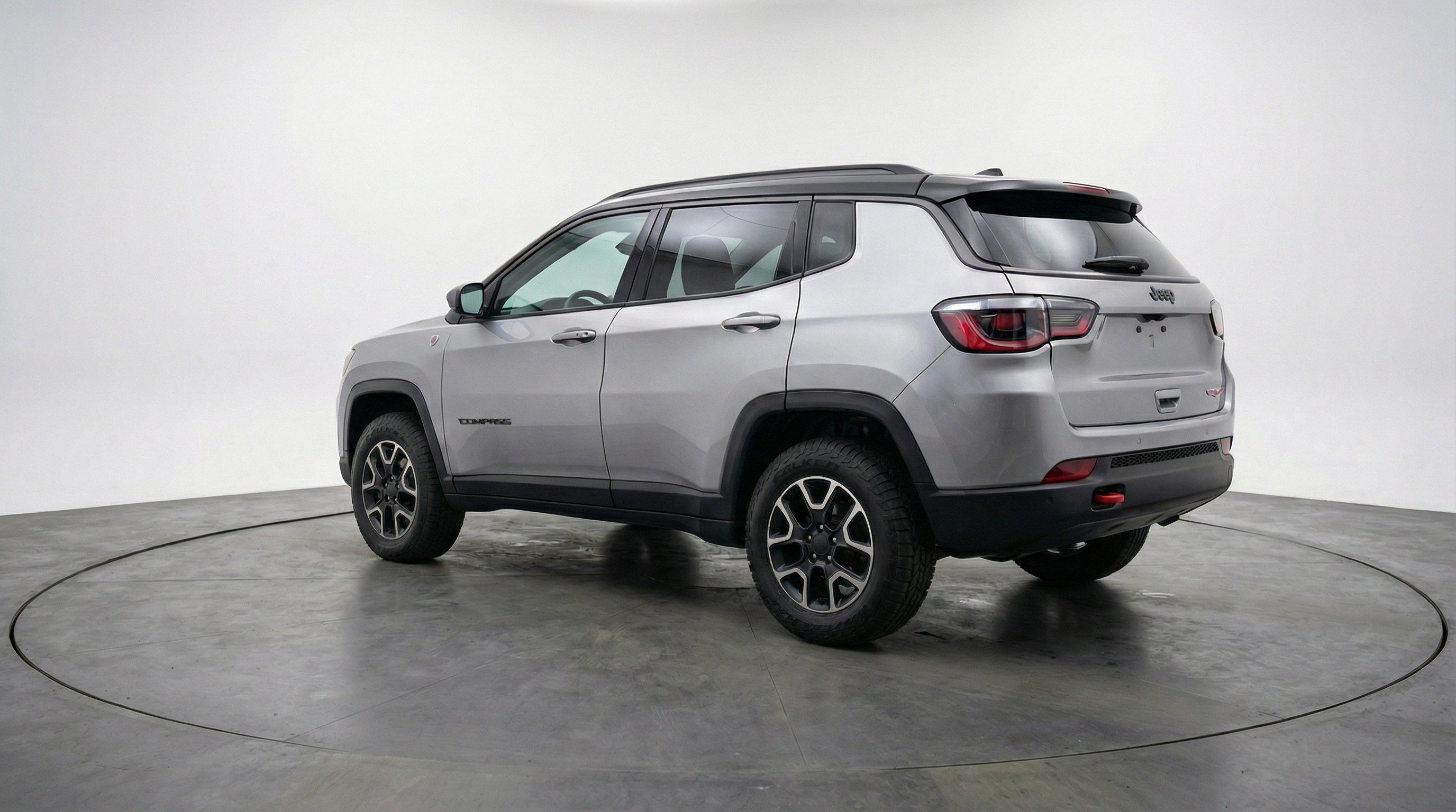 Used 2025 Jeep Compass Trailhawk image 6