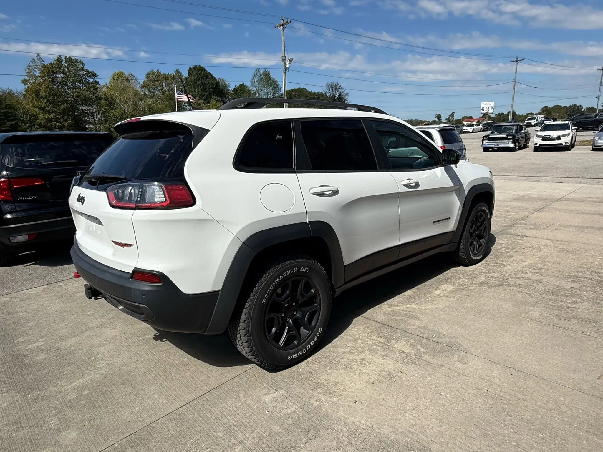 Used 2019 Jeep Cherokee Trailhawk w/ Comfort/Convenience Group image 39