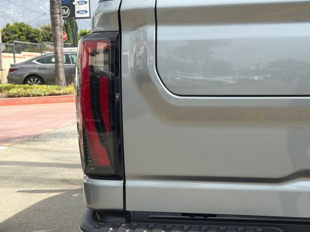 Used 2024 GMC Sierra 2500 AT4 w/ AT4 Premium Plus Package AWD/4WD image 16