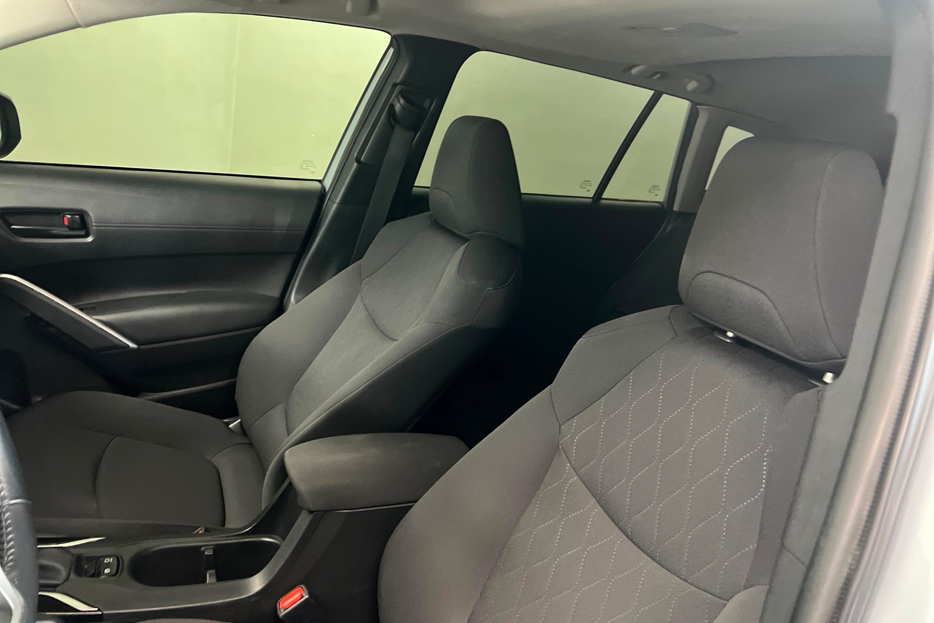 Used 2023 Toyota Corolla Cross LE w/ Moonroof Package FWD image 17