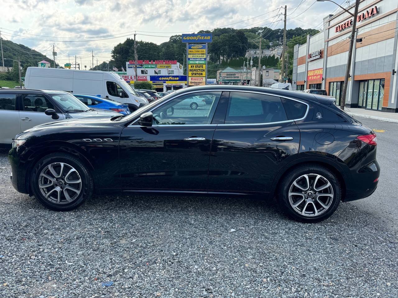 Used 2020 Maserati Levante S AWD/4WD image 8