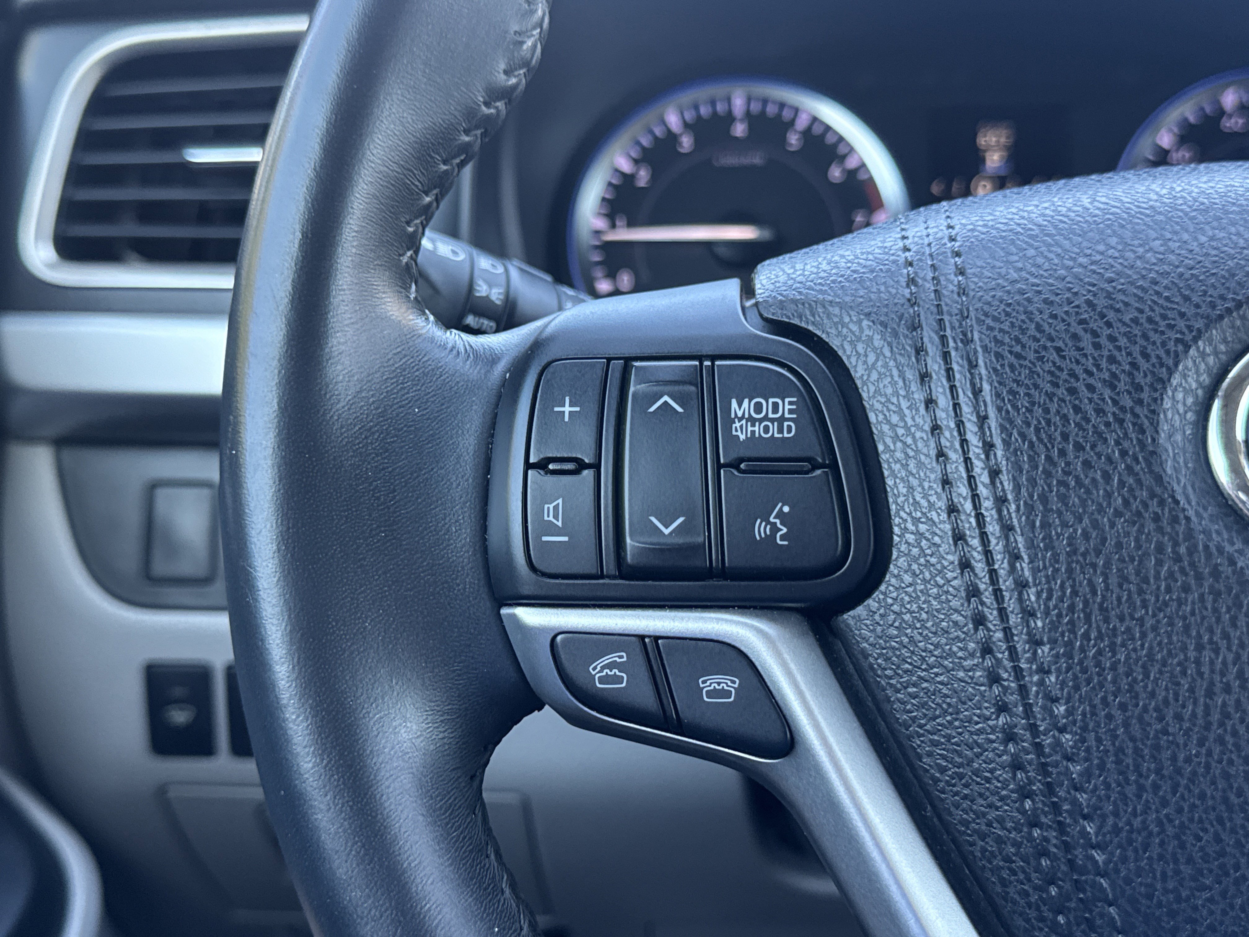 Used 2016 Toyota Highlander XLE FWD image 13