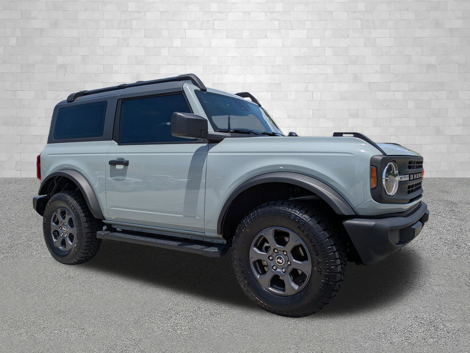 Used 2023 Ford Bronco 2-Door AWD/4WD image 1