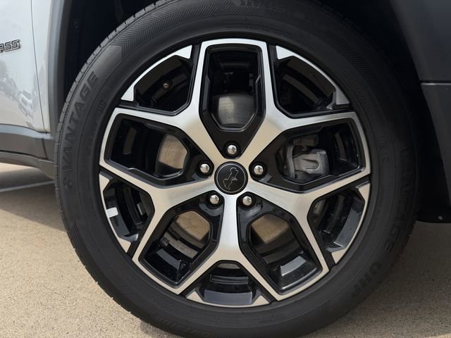 Used 2025 Jeep Compass Limited AWD/4WD image 10