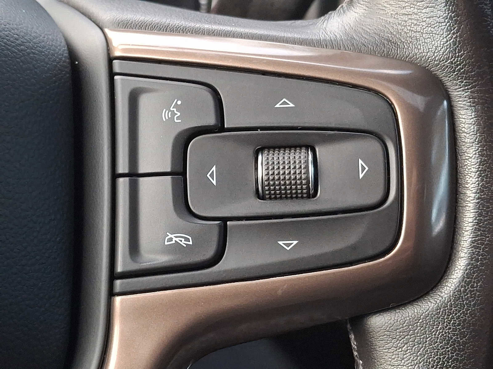 Used 2021 Chevrolet Silverado 1500 High Country w/ Technology Package image 17