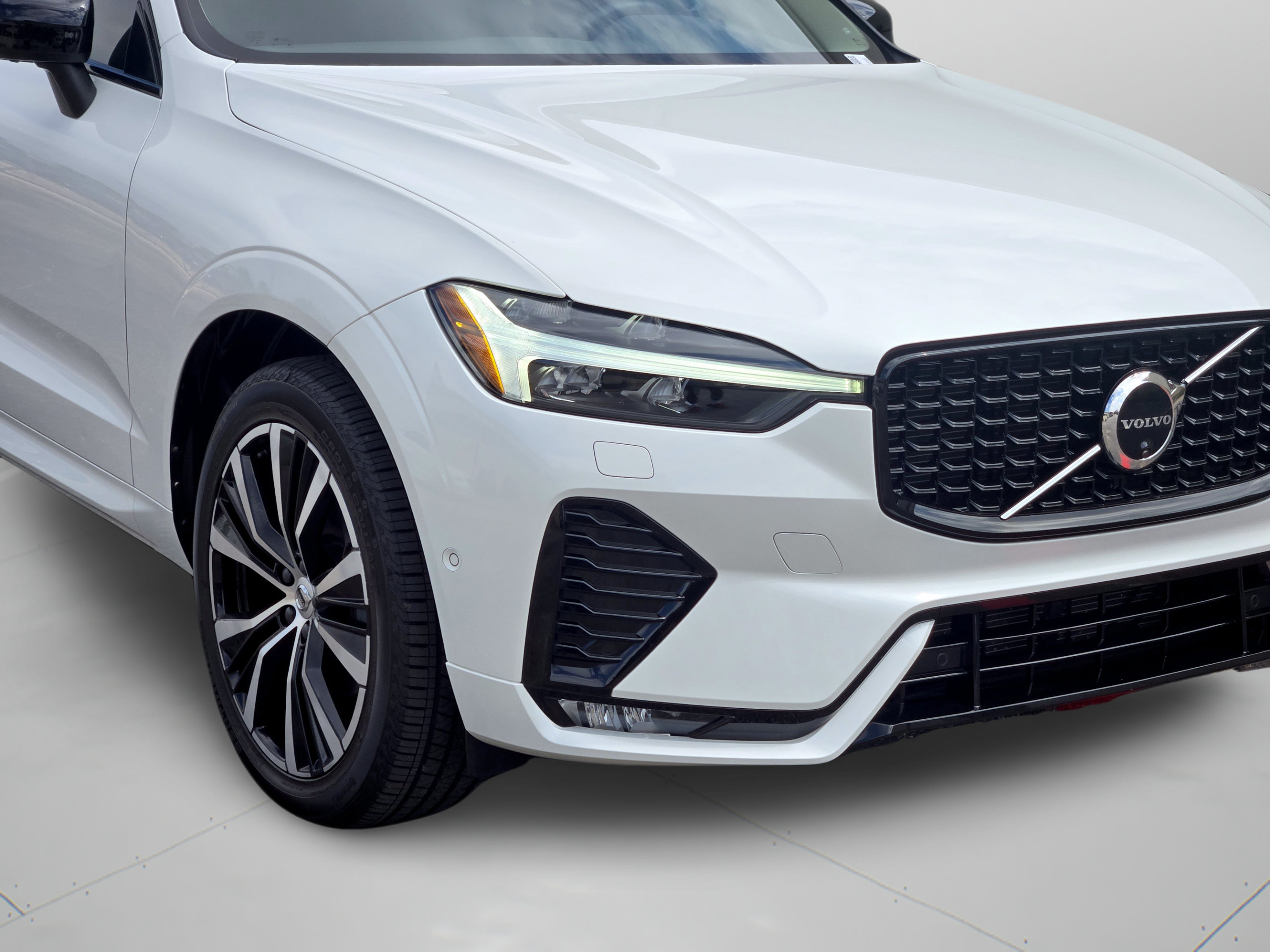 Used 2024 Volvo XC60 B5 Plus w/ Protection Package Premier AWD/4WD image 32