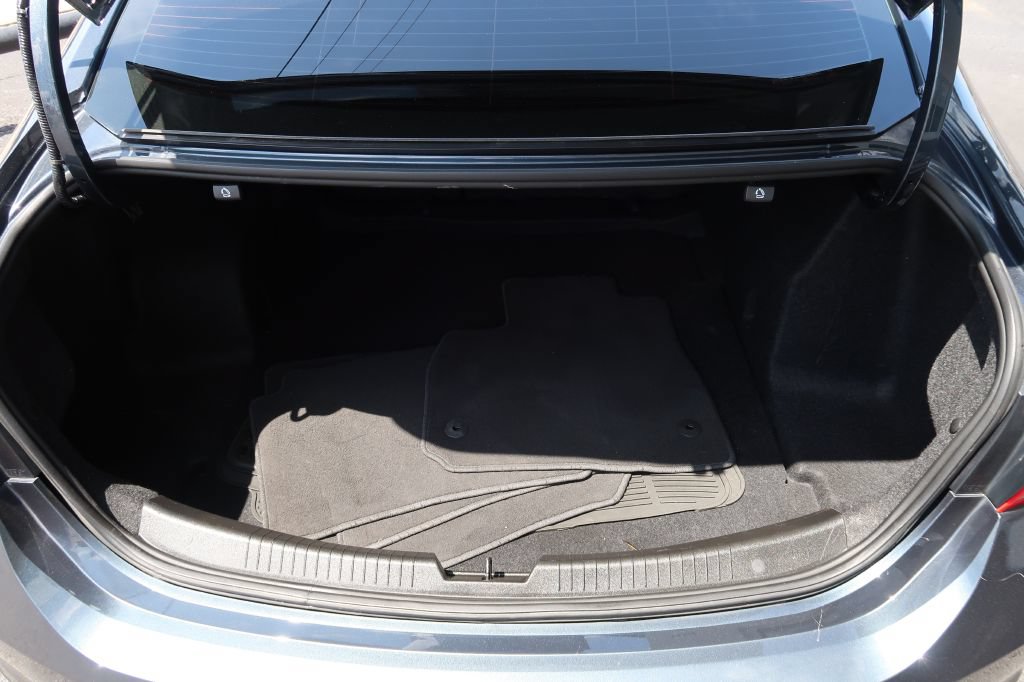 Used 2021 Chevrolet Malibu RS FWD image 12