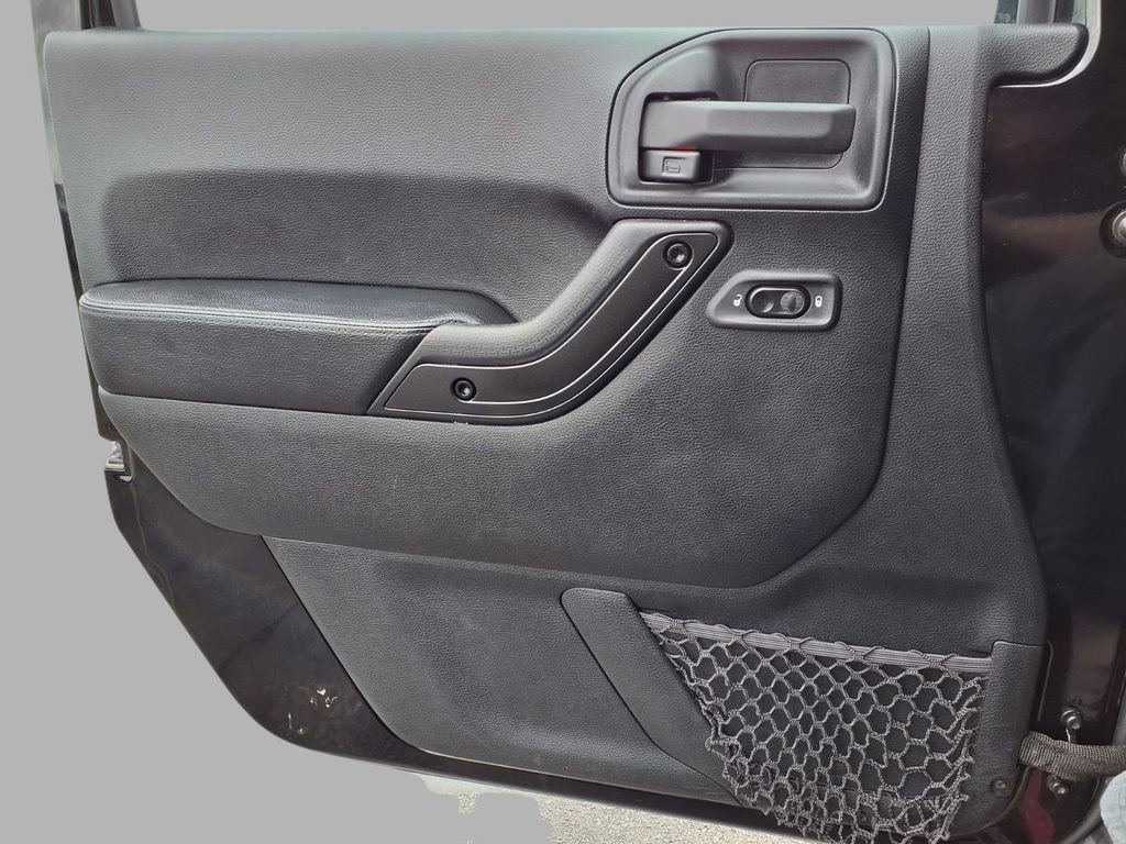 Used 2017 Jeep Wrangler Unlimited Sahara image 17