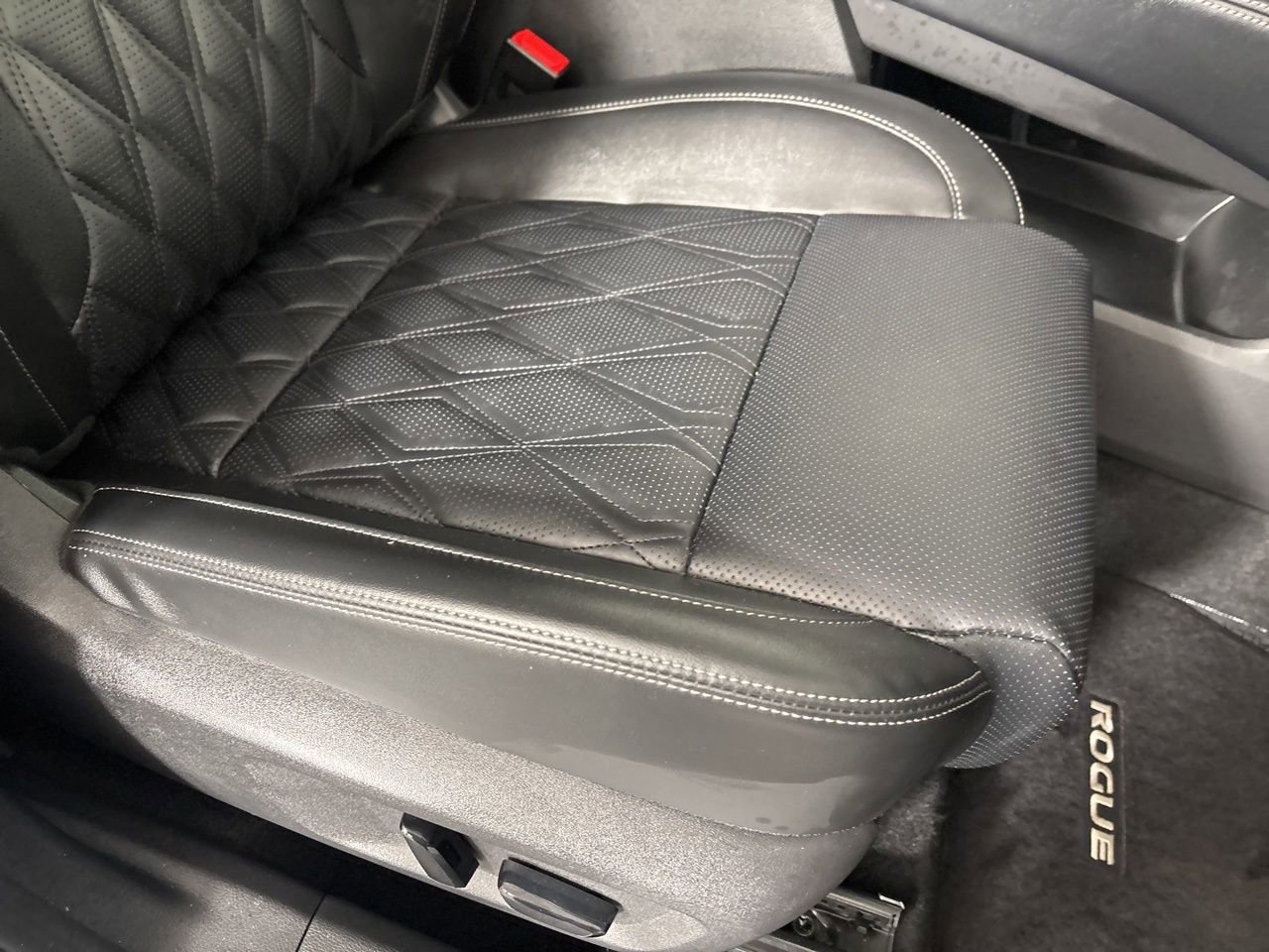 Used 2025 Nissan Rogue Platinum image 32